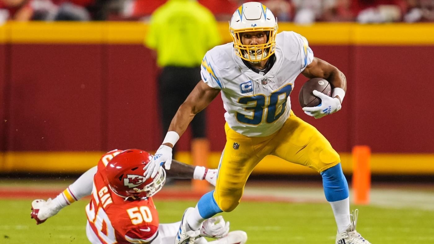 Sunday Night Football odds, line, spread: Chargers vs. Chiefs predictions, NFL picks by expert on 20-7 roll