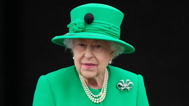 Queen Elizabeth Left Behind Two Letters of 'Unfinished Business' on Her Deathbed