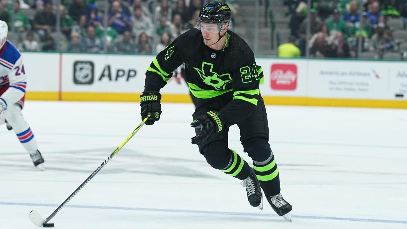 Stars sign forward Roope Hintz to eight-year, .6 million contract extension