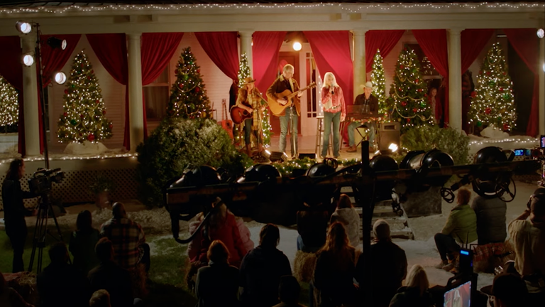 'A Nashville Country Christmas' Trailer: Tanya Tucker and Keith Carradine Star in Paramount Network Movie