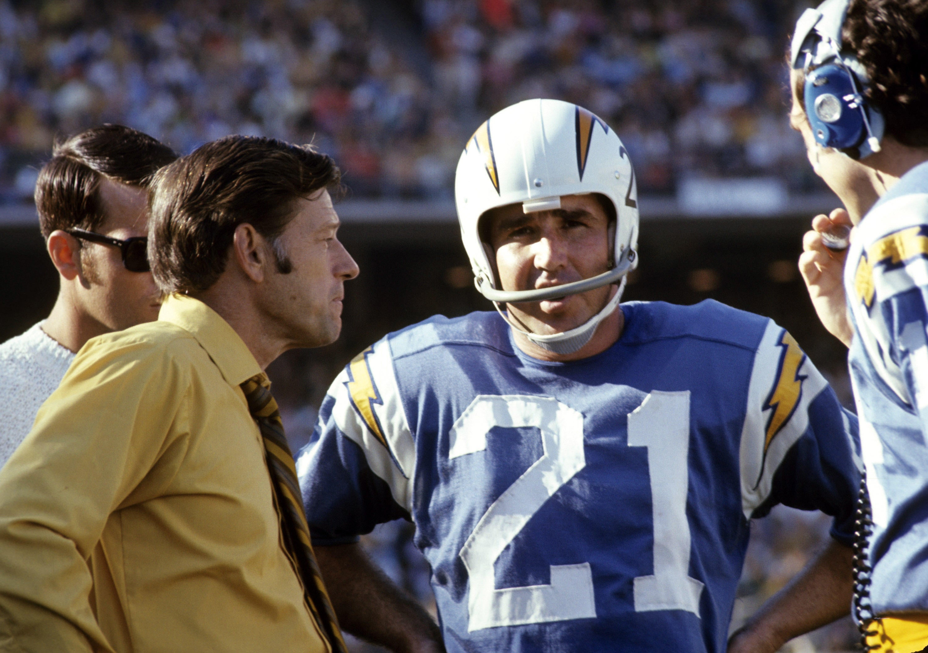 John Hadl dies at 82: Six-time Pro Bowl quarterback starred for Chargers, Rams during 16-year career