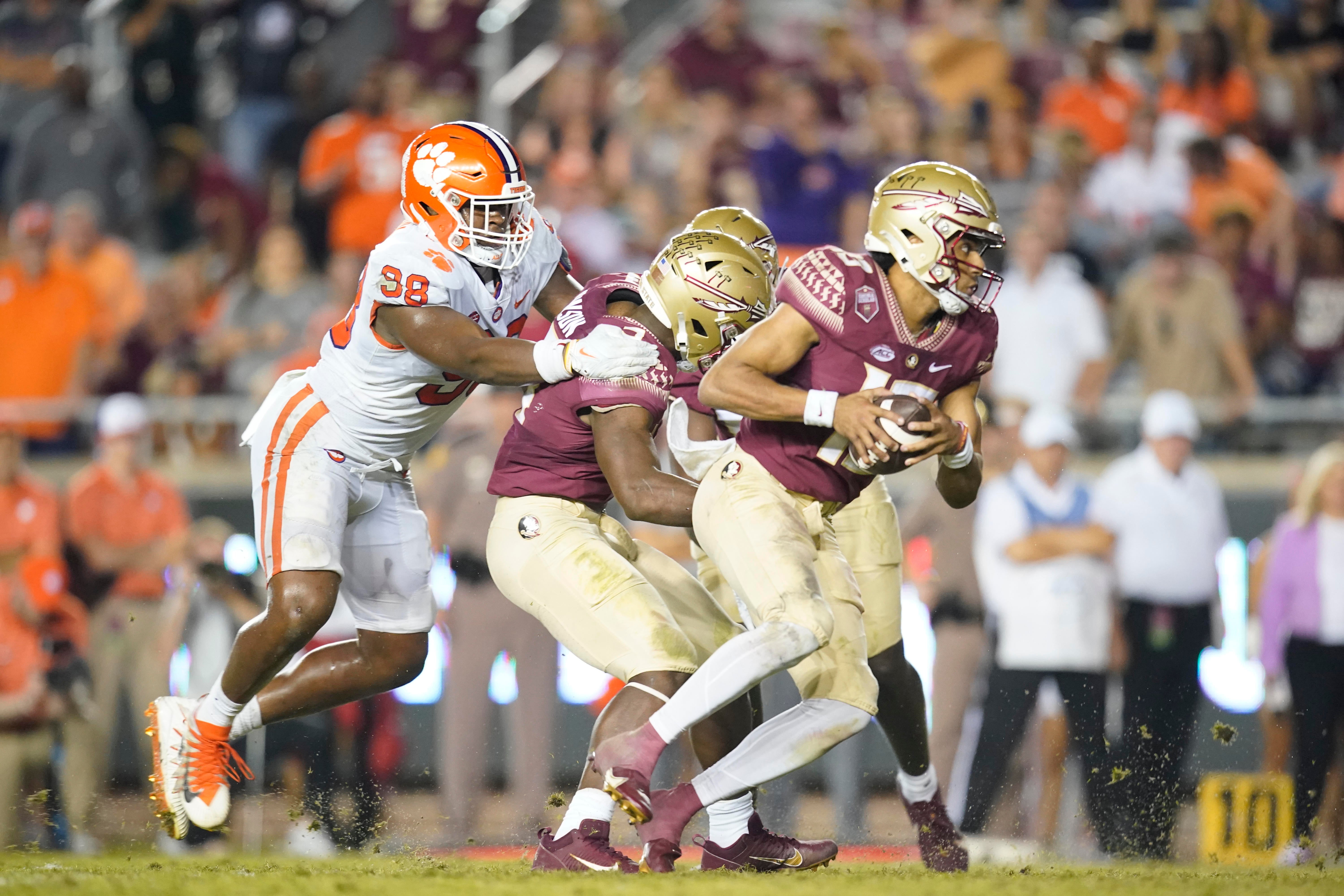 SEE IT: Video surfaces of Florida State kicker getting into fight outside  frat house — WARNING GRAPHIC LANGUAGE – New York Daily News