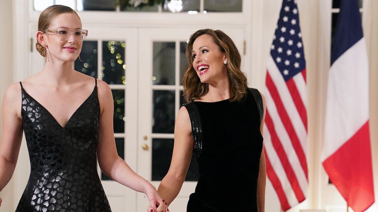 Jennifer Garner Twins With Teenage Daughter Violet Affleck at White House State Dinner