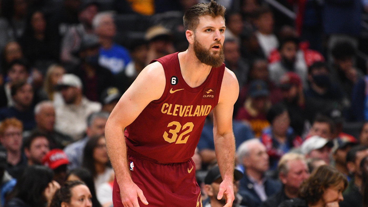Cavaliers forward Dean Wade out 3-4 weeks with sprained AC joint in shoulder