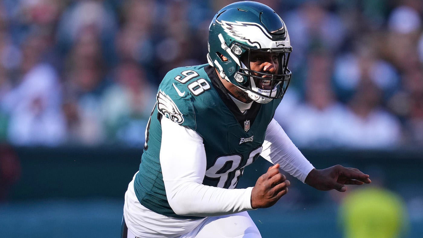 Eagles to place Robert Quinn on injured reserve due to knee injury, per report