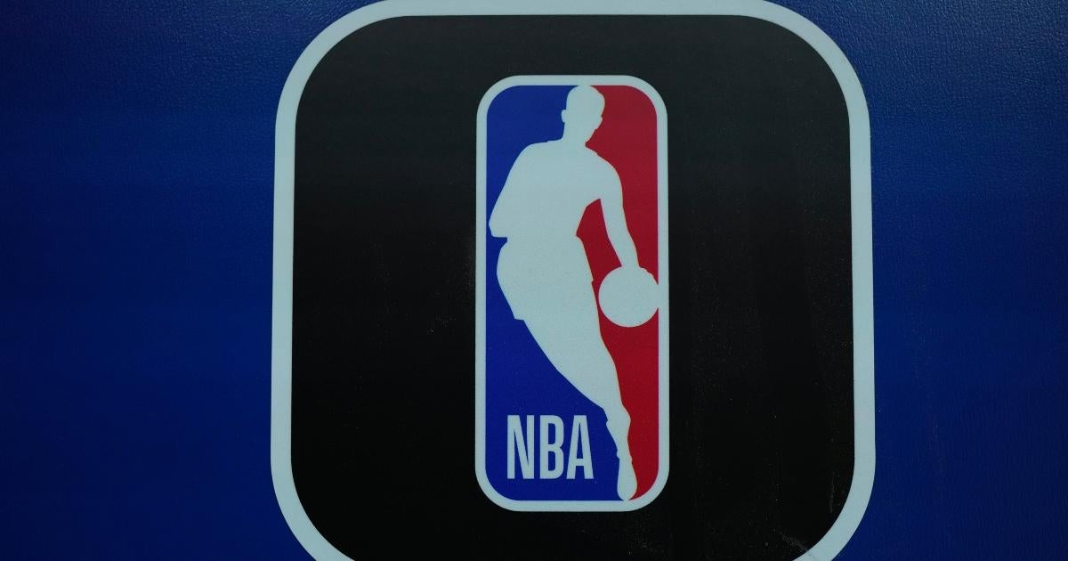 nba-announcer-suffers-medical-emergency-on-air