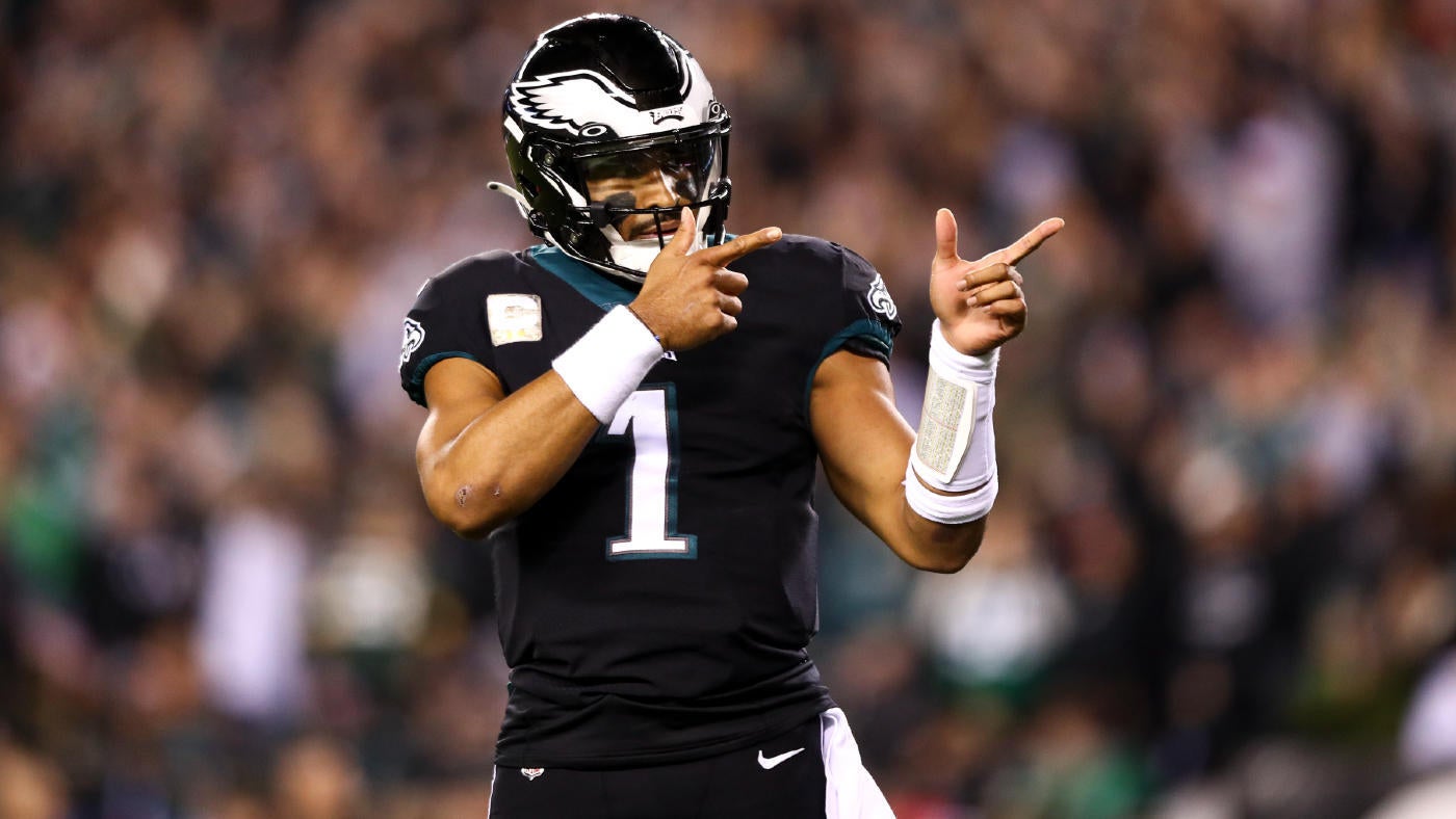 2022 NFL MVP watch: Eagles' Jalen Hurts surprisingly holds tight lead over Chiefs' Patrick Mahomes