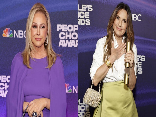 Kathy Hilton Rudely Applies Lip Gloss Behind Mariska Hargitay During People's Choice Awards Speech