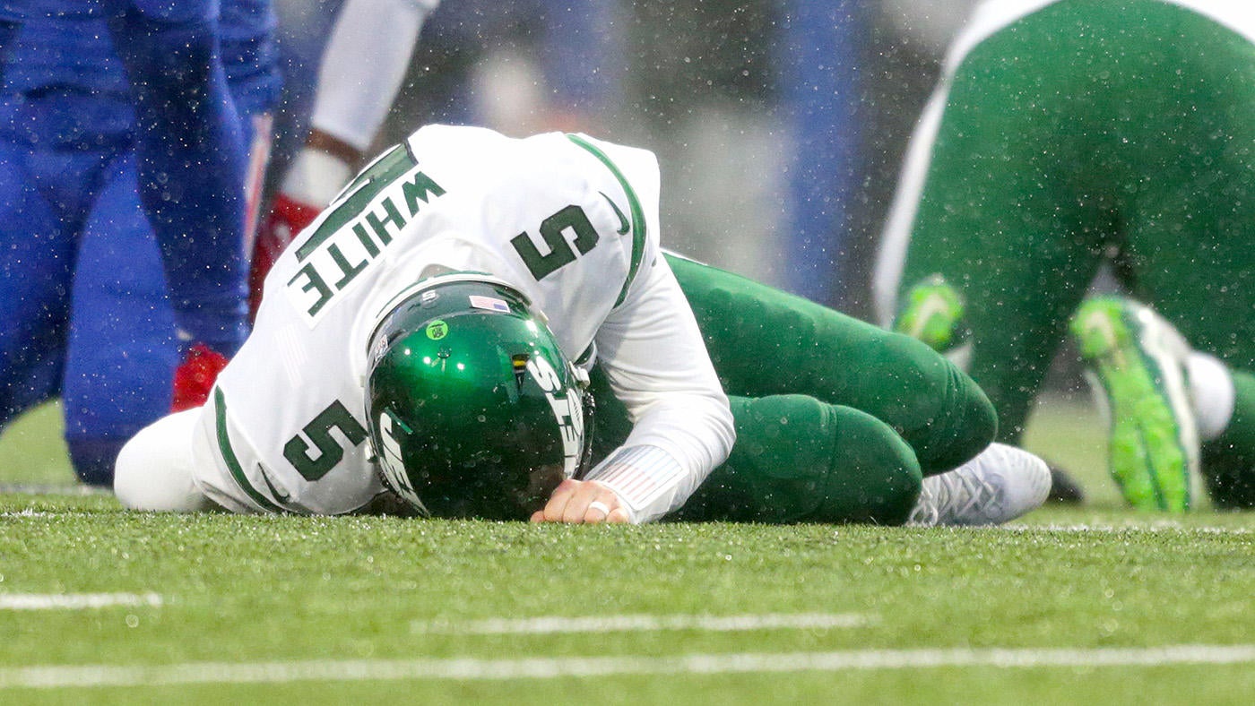 Jets' Mike White returns after treatment for rib injury, overcomes multiple huge hits vs. Bills