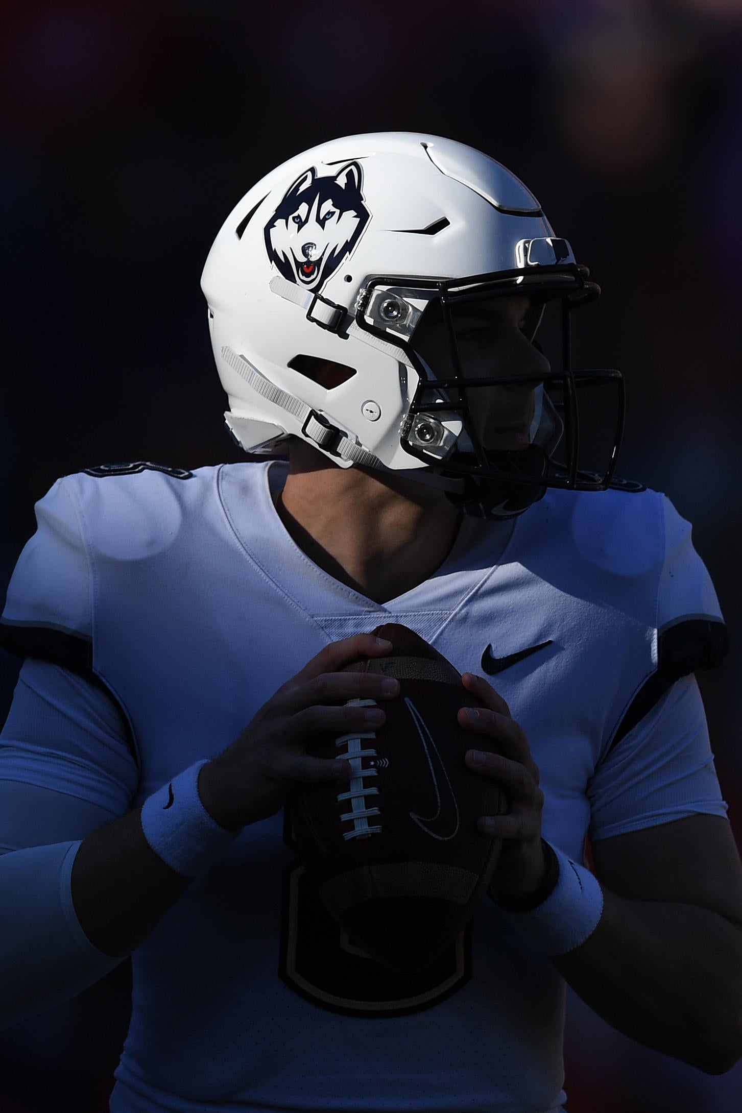 cbs sports uconn football