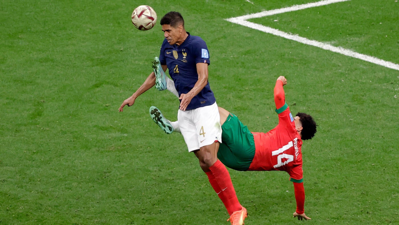 Piala Dunia FIFA 2022: Prancis menggali lebih dalam saat Raphael Varane menjadi pahlawan pertahanan untuk mencapai final melawan Argentina