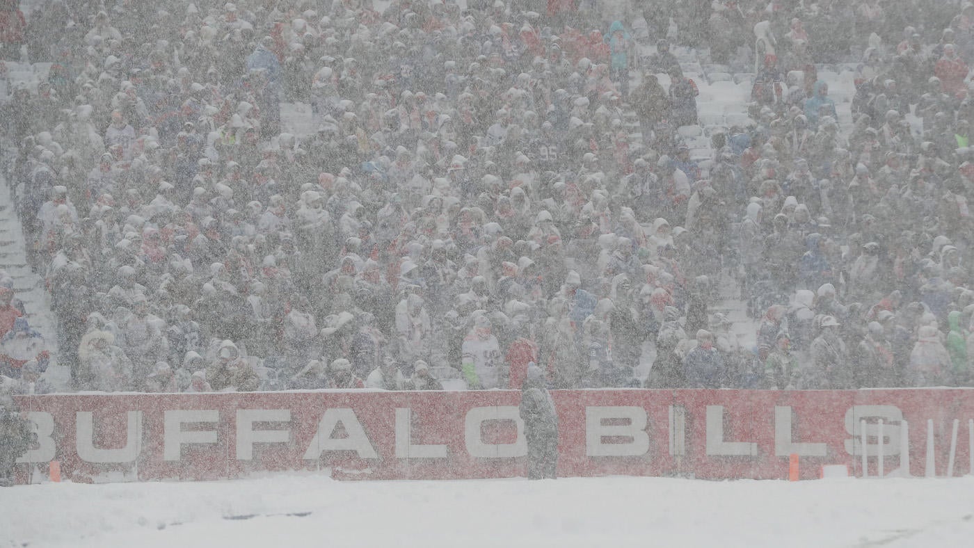 Bills vs. Dolphins weather: Miami arrives in snowy Orchard Park with trunks of gear for the cold, per report