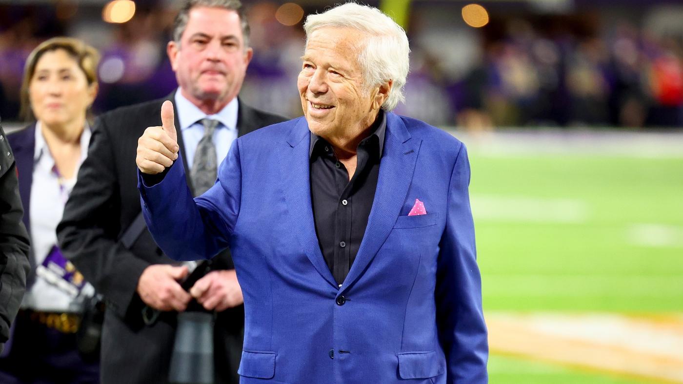 Robert Kraft invites Patriots fan who was taunted in stands at end of Raiders game to Gillette Stadium