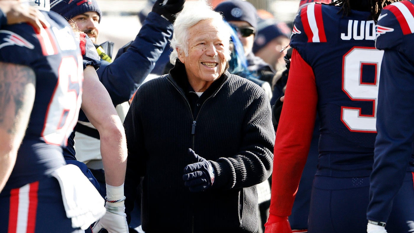 Patriots owner Robert Kraft greets fan who was taunted in stands at Raiders game: 'What you did was so classy' thumbnail