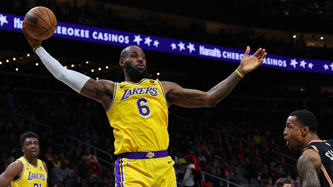 LeBron James kehilangan 47 poin pada ulang tahunnya yang ke-38 saat Lakers meraih kemenangan mendebarkan atas Hawks