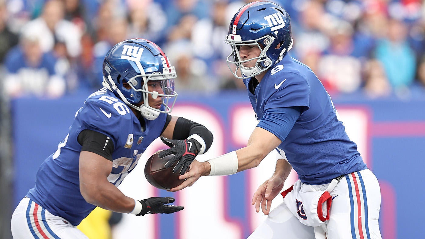 Giants hope to work out deals with Daniel Jones, Saquon Barkley in offseason for 2023 and beyond, per report