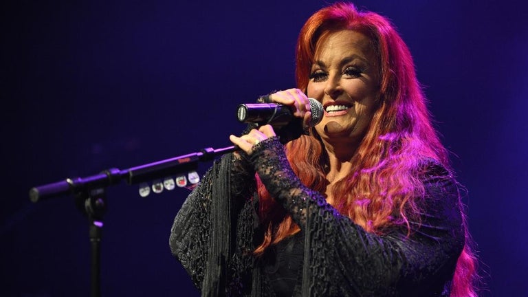 Wynonna Judd Stops Concert Mid-Show After Falling Ill
