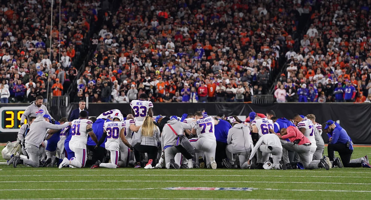 Buffalo Bills' Damar Hamlin Suffers Cardiac Arrest During Monday Night  Football - CNET