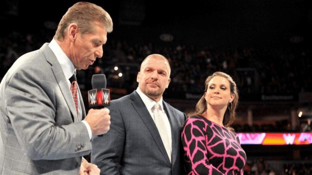 تقرير جديد عن بيع WWE ، ستيفاني مكماهون و “معارضة” بول ليفيسك للسعودية