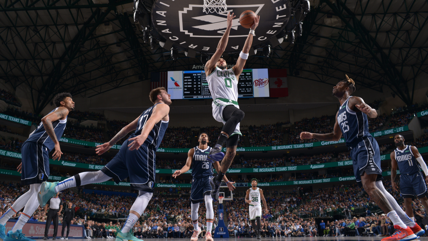 Jayson Tatum mencatat karir kedua triple-double saat Celtics kembali ke jalurnya dengan kemenangan besar atas Mavericks