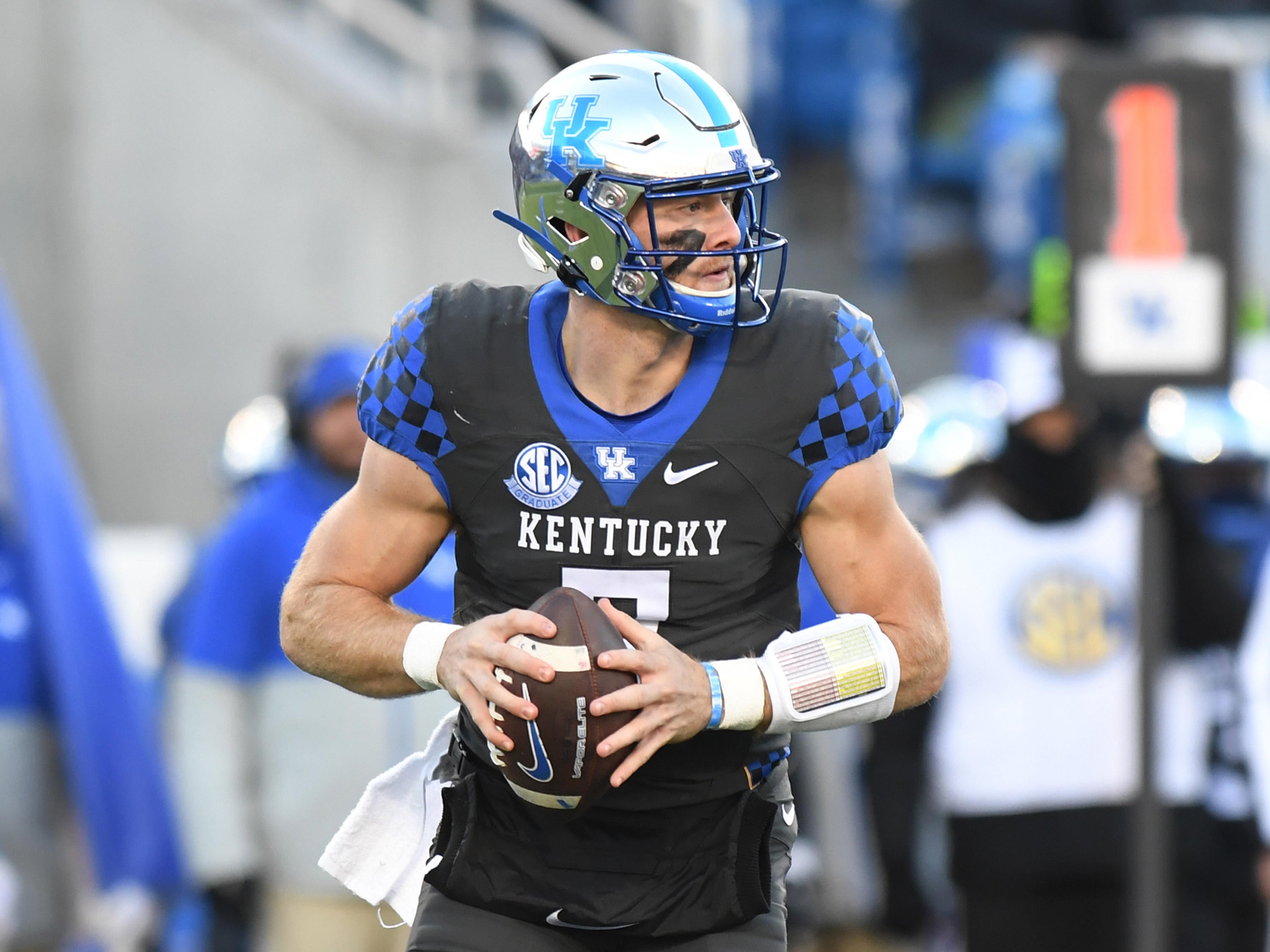 2023 NFL Draft: Colts, Raiders trade up for QBs; three passers off the board in first five picks