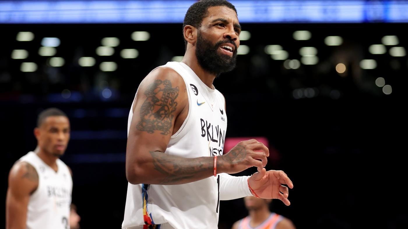 Setelah permintaan perdagangan Kyrie Irving, Nets mencoba untuk fokus pada apa pun kecuali masa depannya: ‘Tidak tahu, saya hanya bekerja di sini’