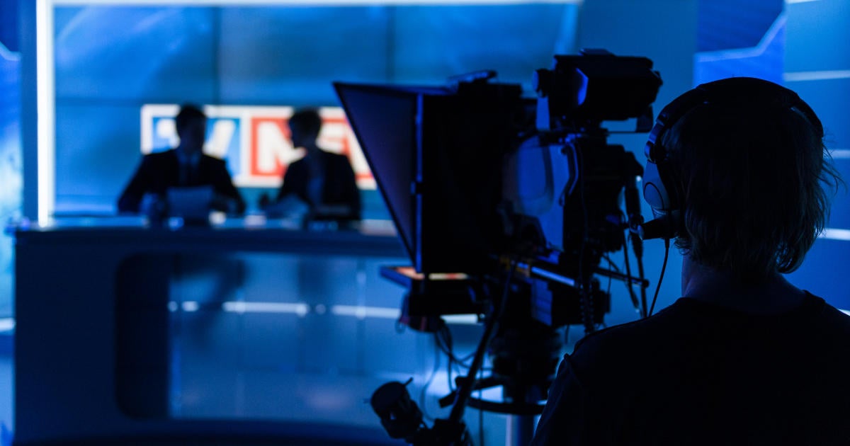 newsroom-anchor-camera