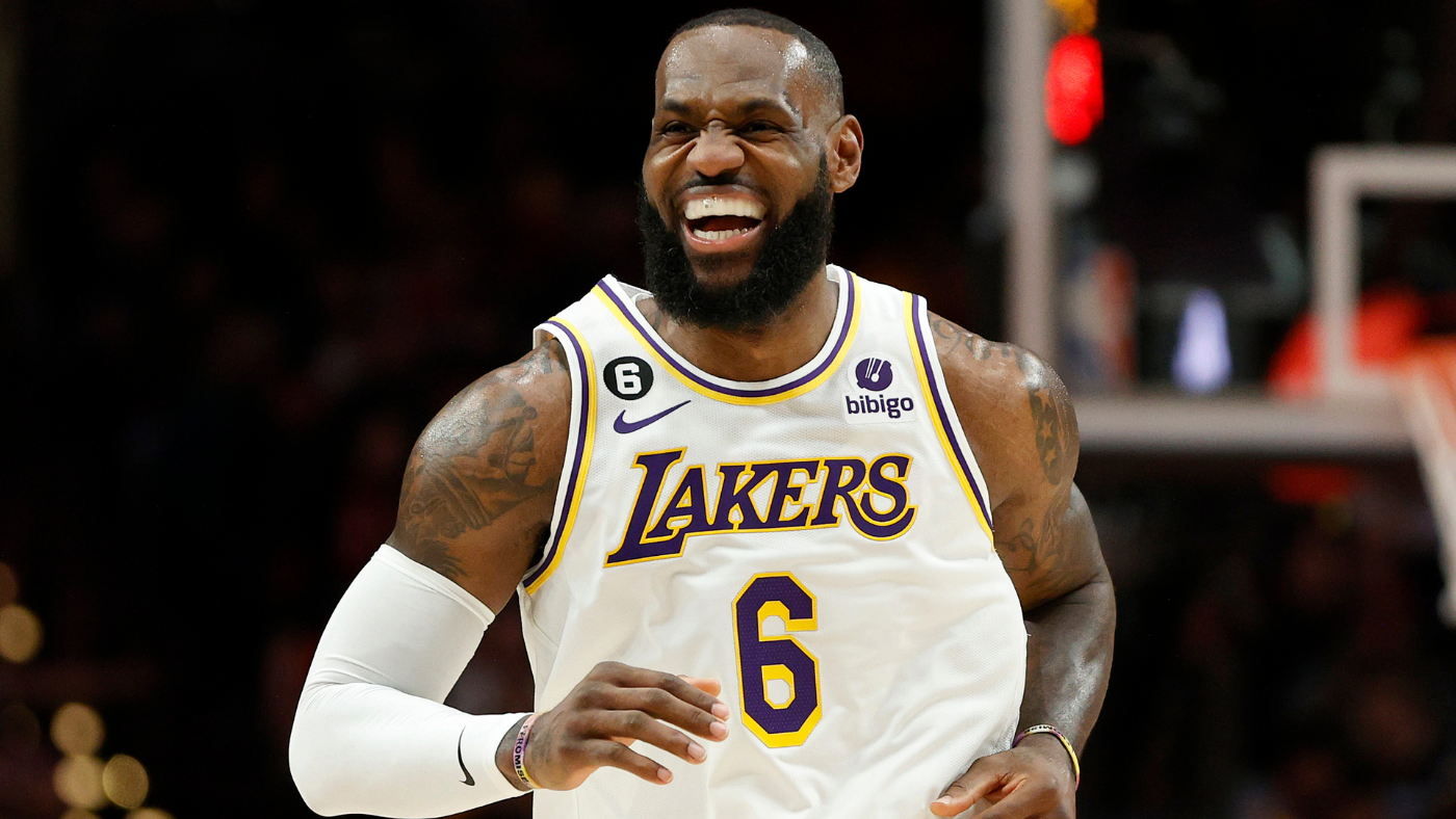 Pat Riley believes LeBron James, Lakers can win 2023 championship: 'I think they got a shot'