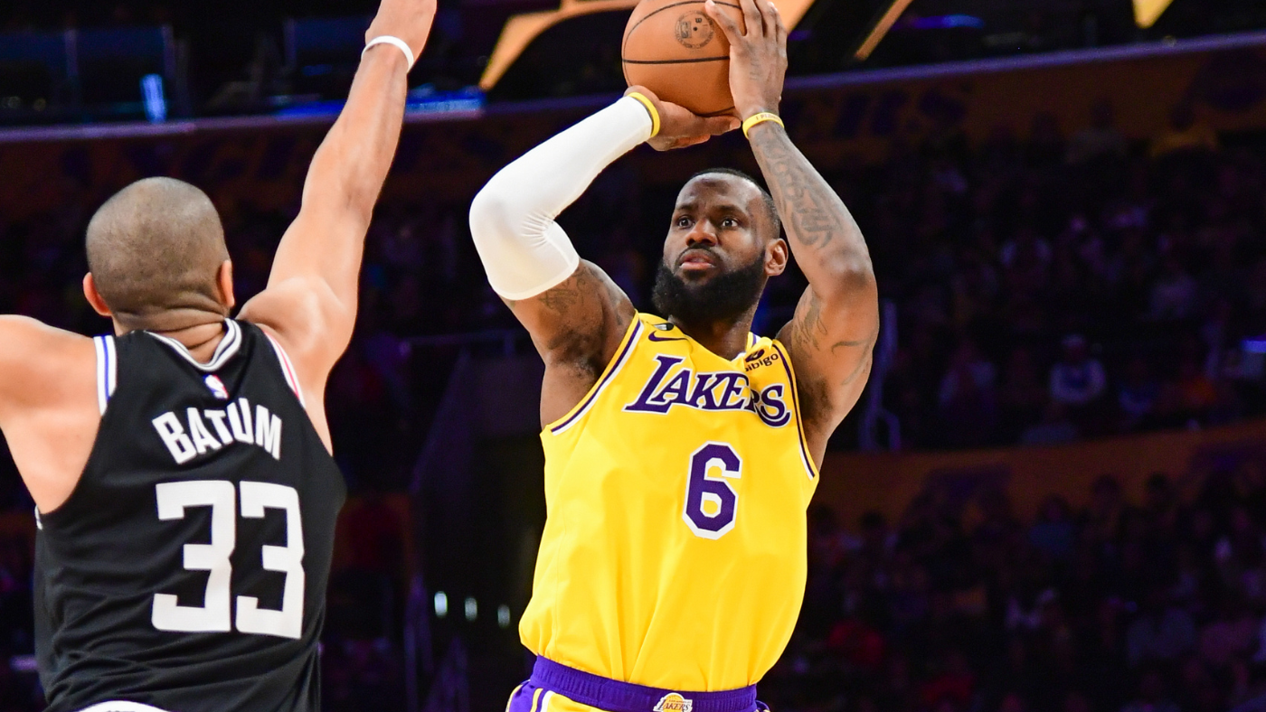 Lakers' LeBron James becomes first player in NBA history to score 40 points against all 30 teams