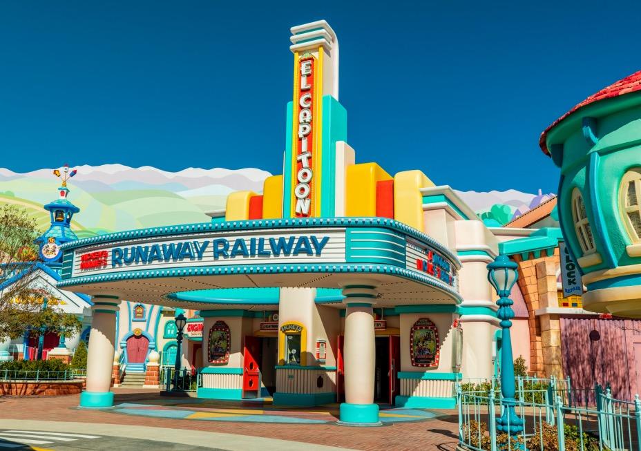 Mickey & Minnie's Runaway Railway in Disneyland Park – Exterior