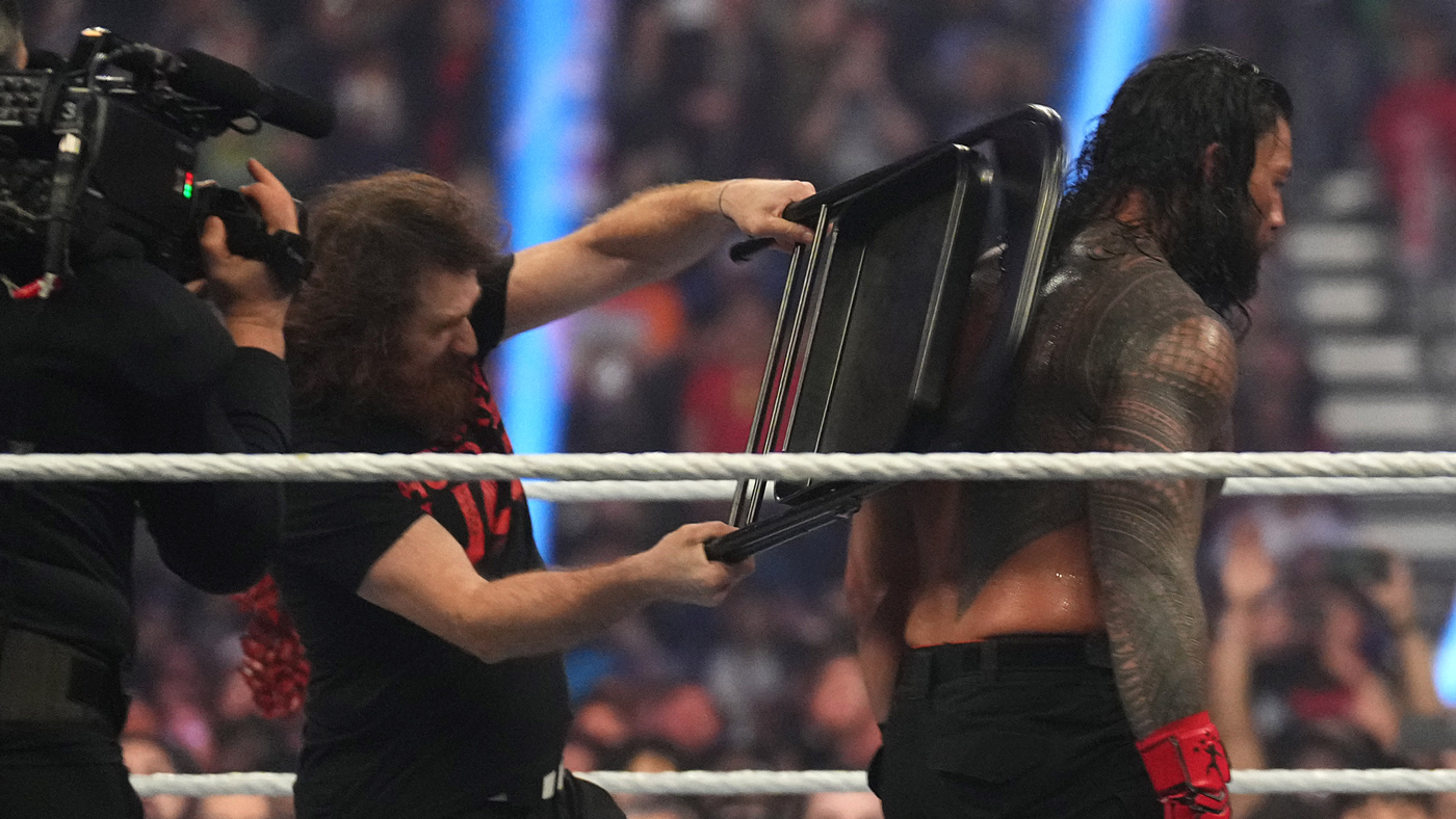 2023 WWE Royal Rumble results, recap, grades Rhodes, Ripley win Rumble matches, Zayn turns on Bloodline