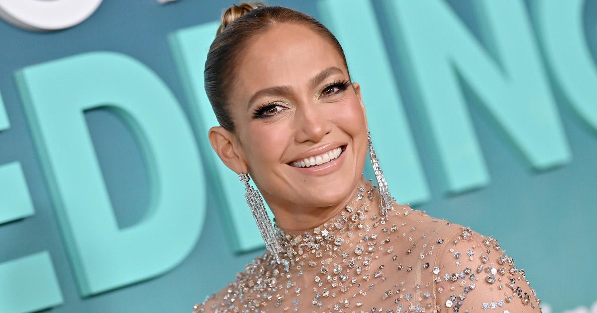 Jennifer Lopez Stuns In Official Wedding Portraits - See All Three ...