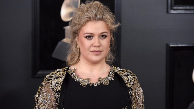 Kelly Clarkson Shares Her Decision to Begin Antidepressants Amid Divorce