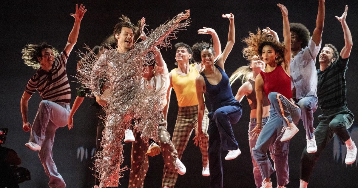 Harry Styles' Backup Dancer Details Technical Difficulties During