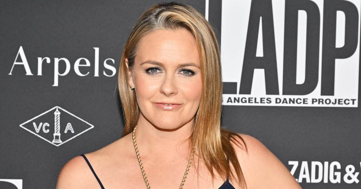 Alicia Silverstone Reprises Clueless Role Reunites With Co Star 2402