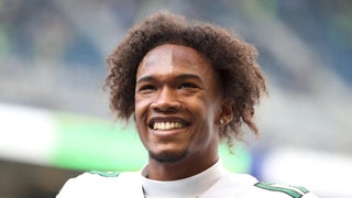 NFL Honors 2023: Jets' Garrett Wilson wins Offensive Rookie of the Year,  edging Seahawks' Kenneth Walker III 