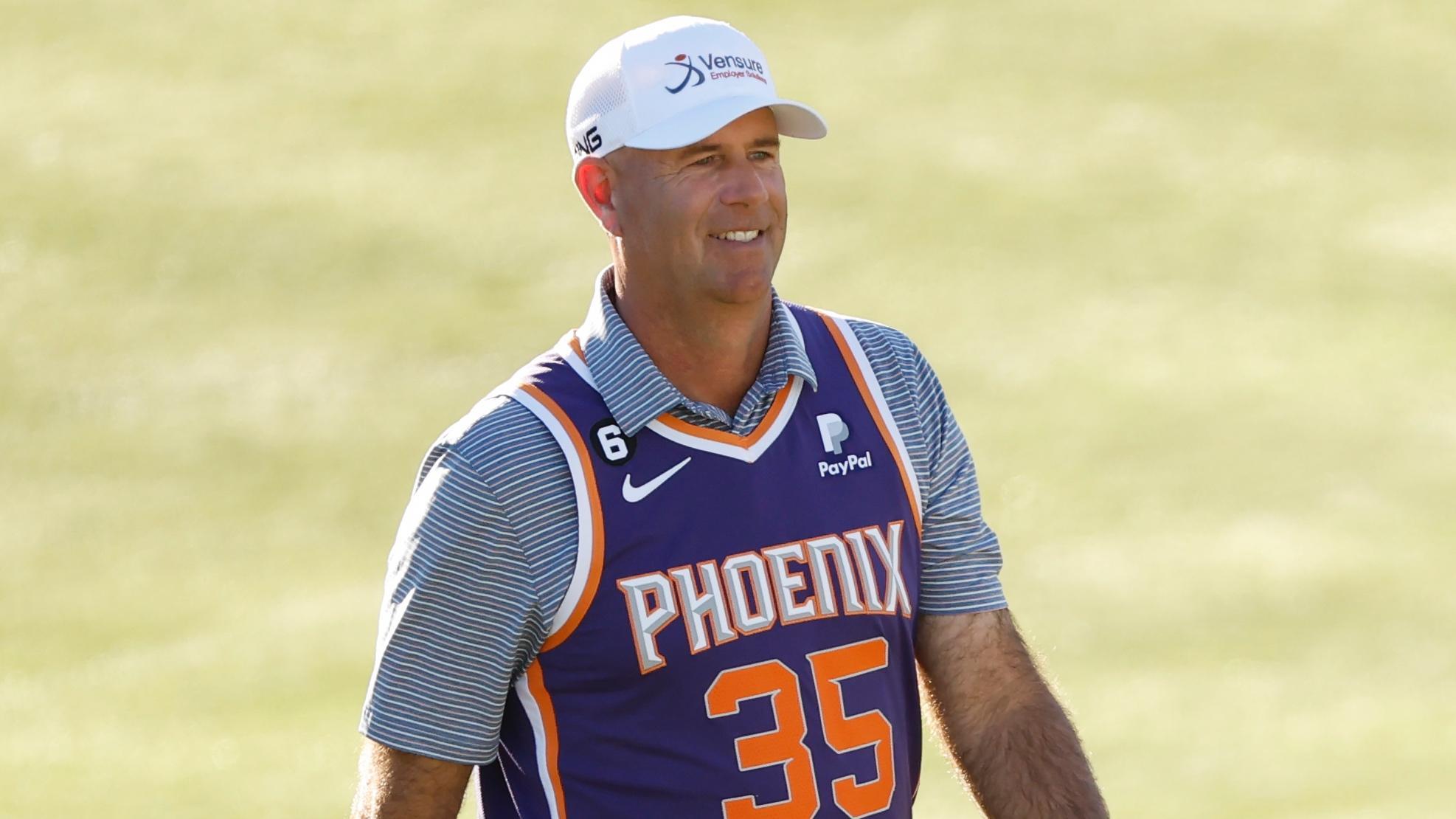 LOOK: Stewart Cink dons Kevin Durant Suns jersey to fans' excitement at Phoenix Open 2023