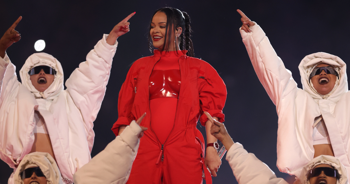 Was Rihanna's Super Bowl Look A Tribute to André Leon Talley?