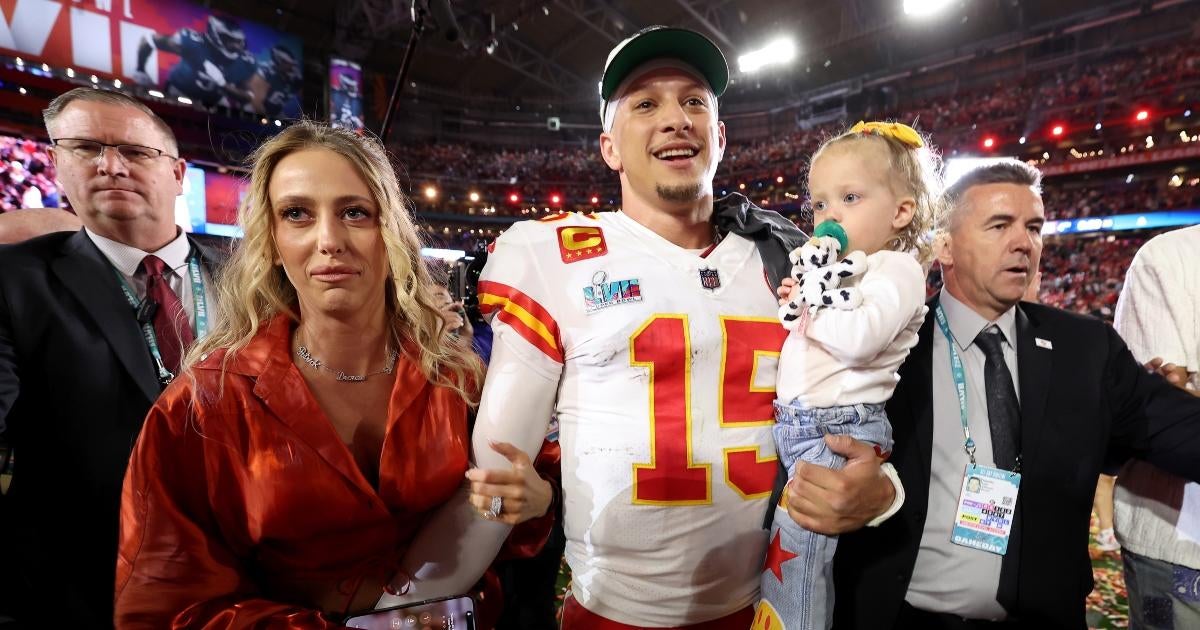 Patrick Mahomes' Wife Brittany Yells 'He Did It' And Runs On The Field ...