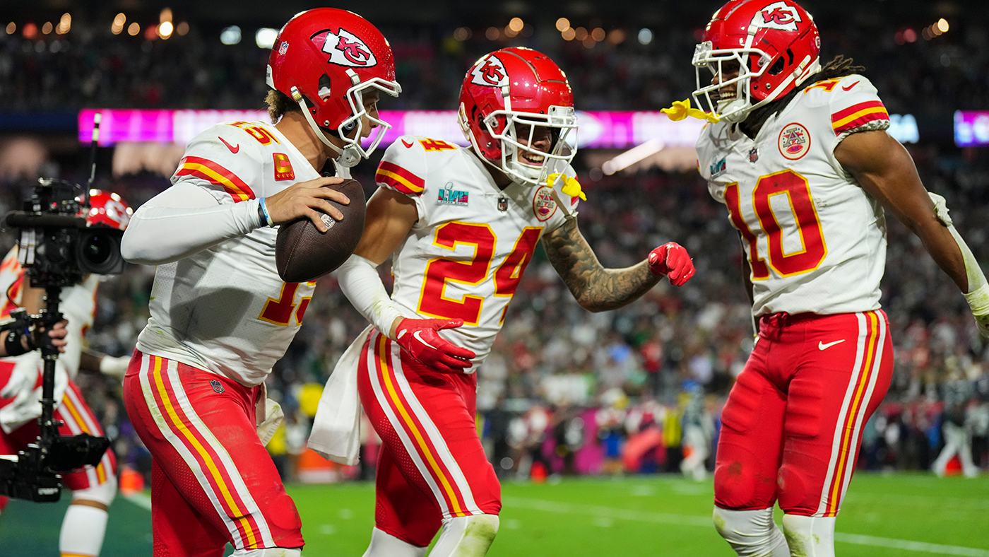 Chiefs stage second-half comeback to beat Eagles 38-35 in Super Bowl LVII