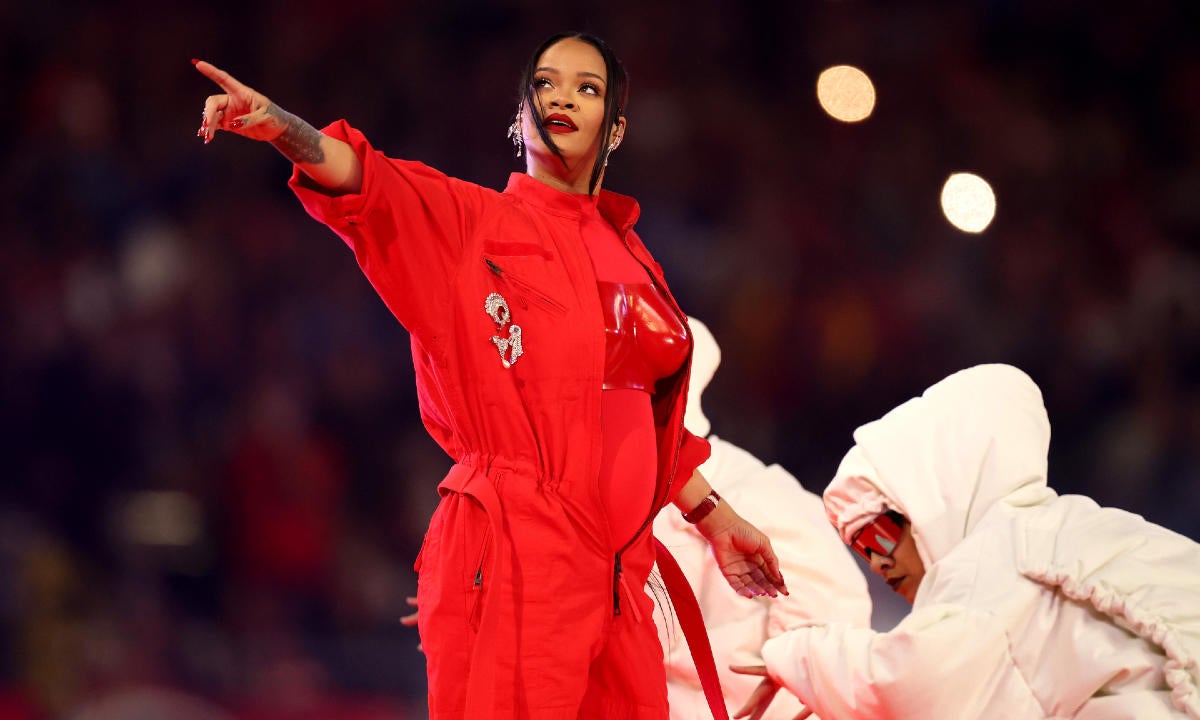 rihanna red makeup