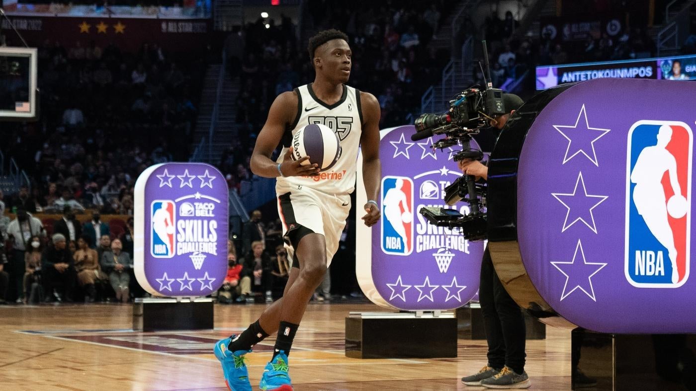 Bucks sign and waive Alex Antetokounmpo, brother of Giannis, in apparent plan to keep him on G League team