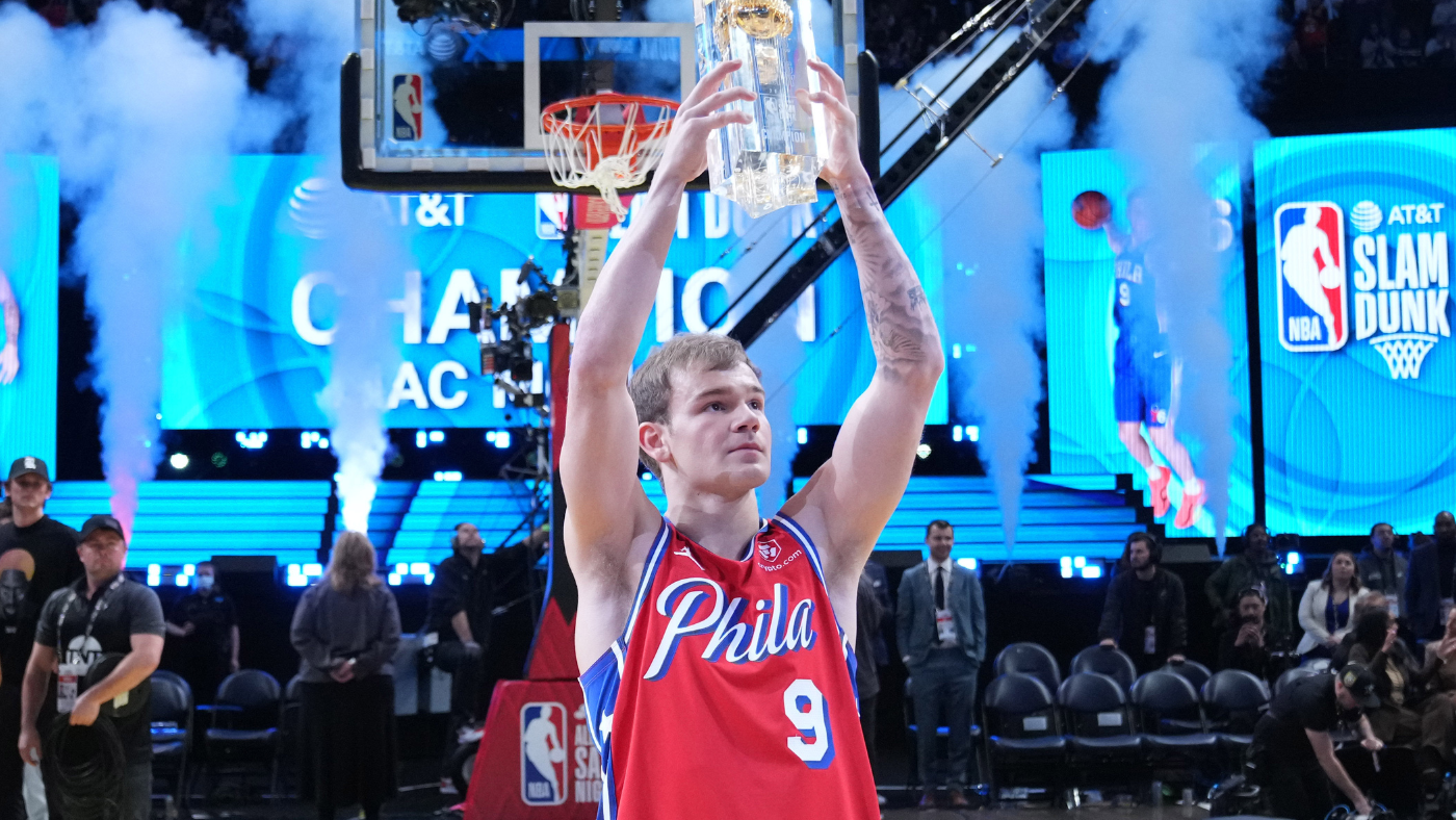 WATCH: Mac McClung, 2023 NBA Slam Dunk Contest winner, goes unrecognized by  young fan wearing his 76ers jersey 