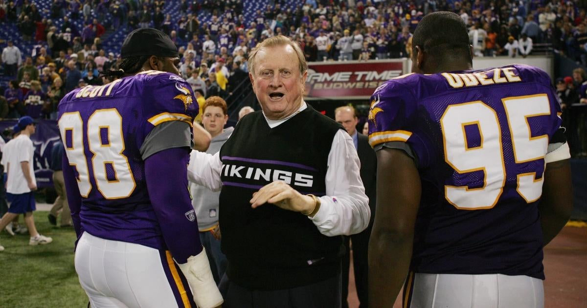 red-mccombs-vikings-owner-dead-95