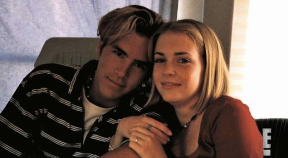 Melissa Joan Hart Reveals She Had a "Thing" With Ryan Reynolds in the '90s