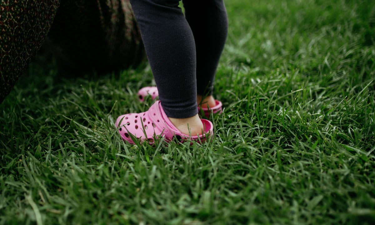 gettyimages-1267464511-crocs-grass
