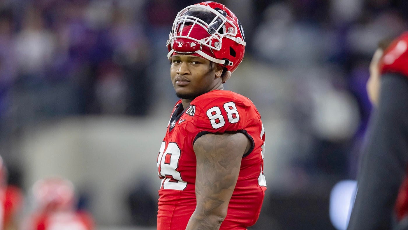Jalen Carter kembali ke NFL sehari setelah penangkapannya;  prospek draf teratas menghadapi tuduhan pelanggaran ringan