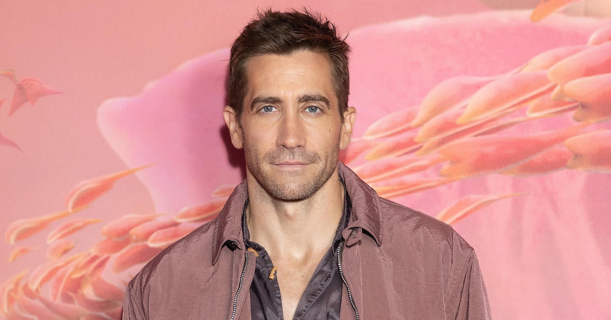 Jake Gyllenhaal Shows Off Ripped Physique During 'Road House' Reboot ...