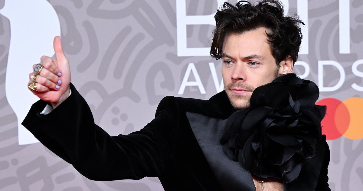 Harry Styles Causes One Direction Frenzy After Posting and Deleting ...