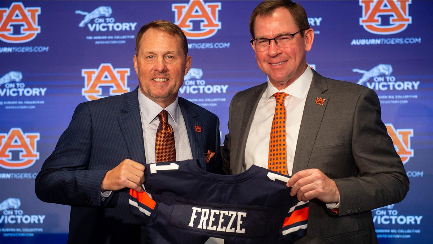 Kembali ke SEC, Hugh Freeze bertujuan untuk membuat Auburn kembali relevan, mengalahkan Alabama di Tahun 1